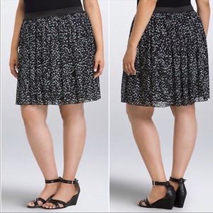 Torrid heart print skirt